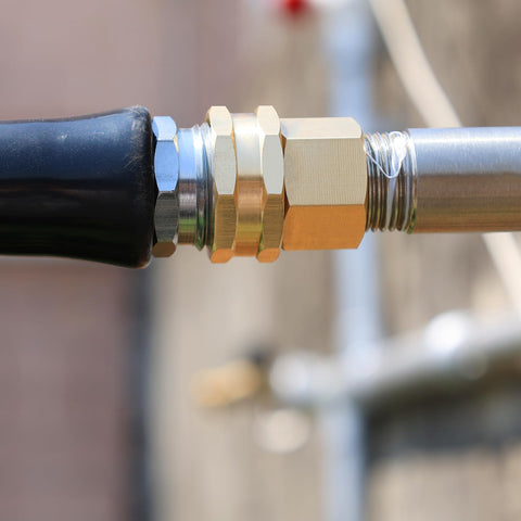 Double female connector by YELUN for quick hose-to-hose repairs.