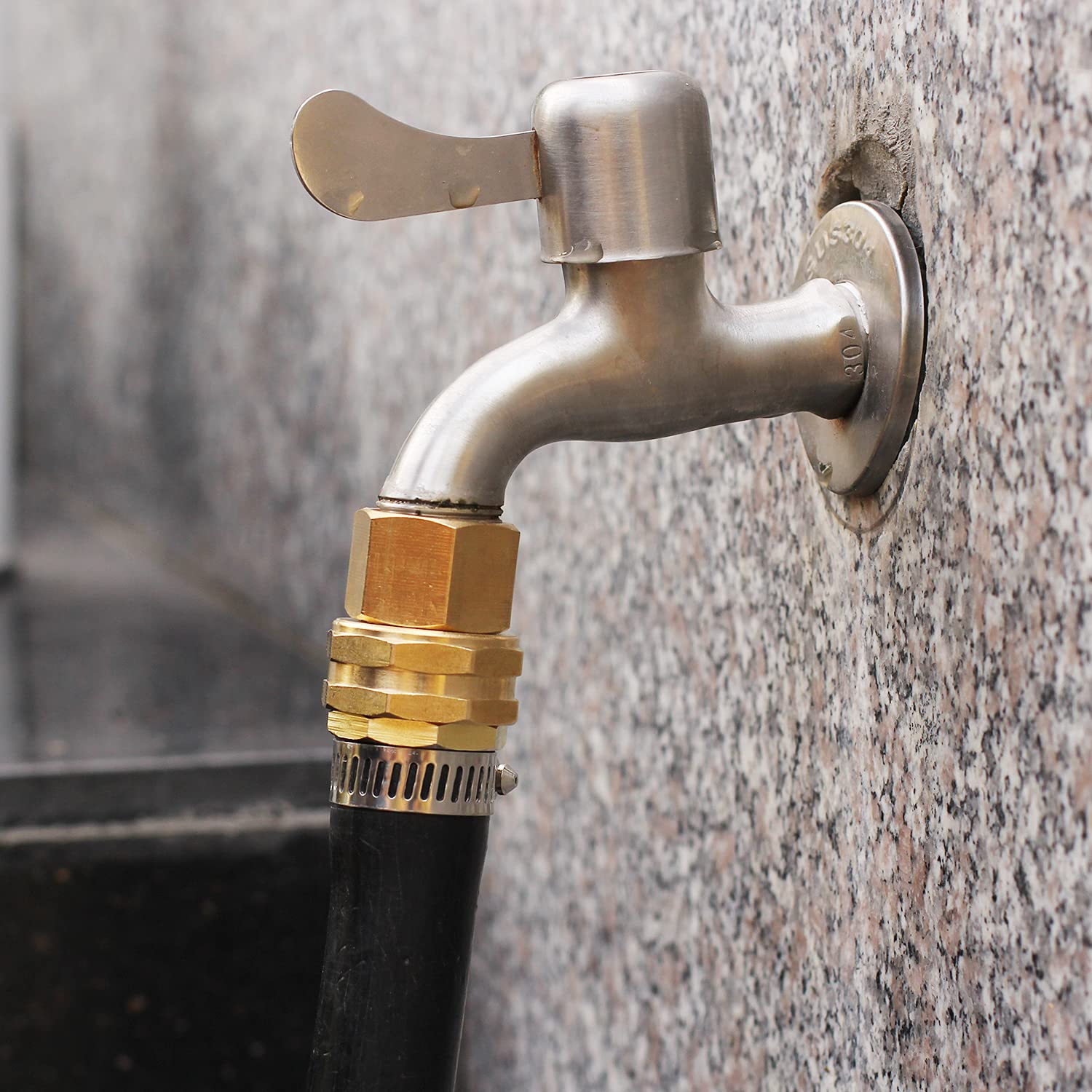 Easy-installation YELUN hose connector designed for tool-free setup.