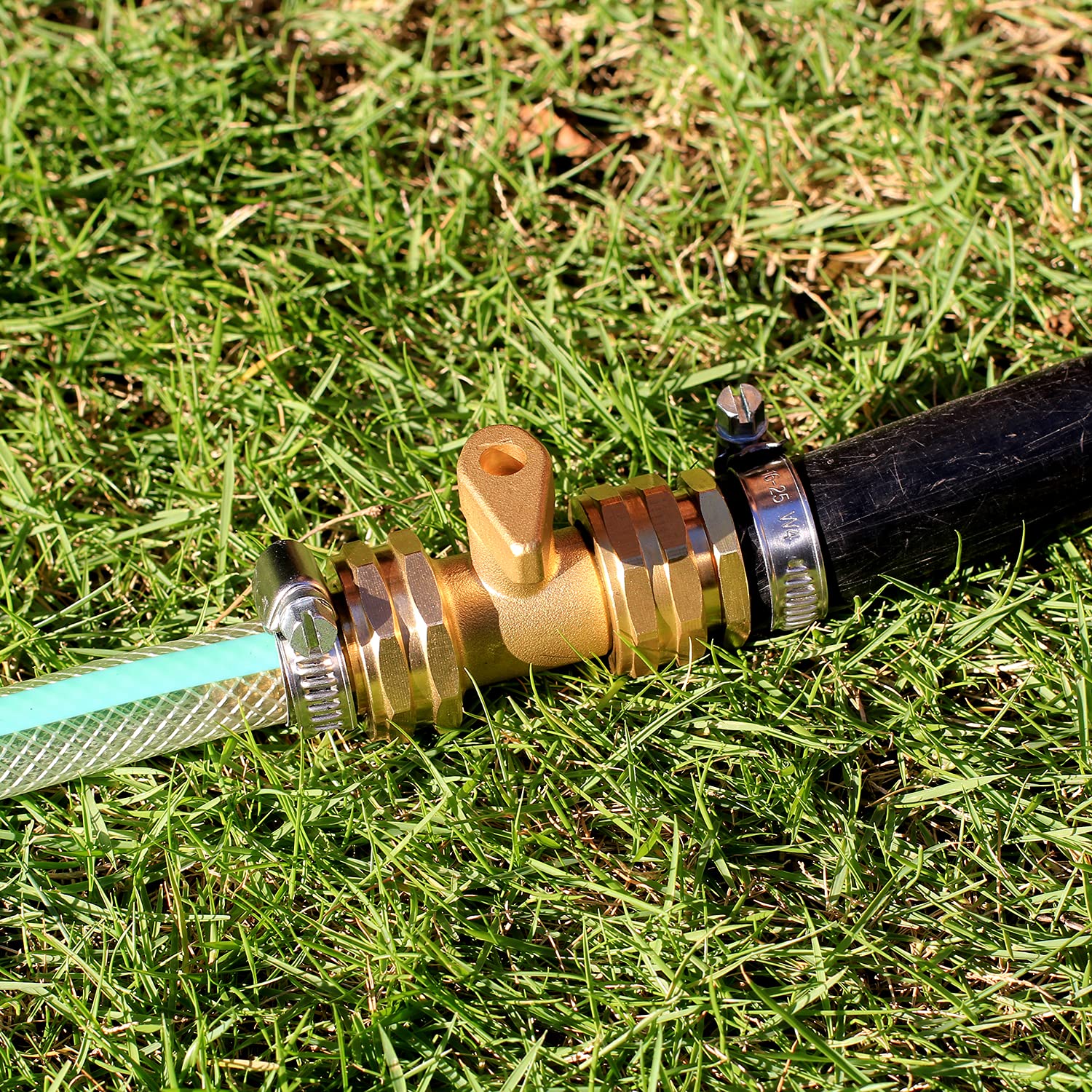 YELUN male adapter hose swivel fitting in action on hose