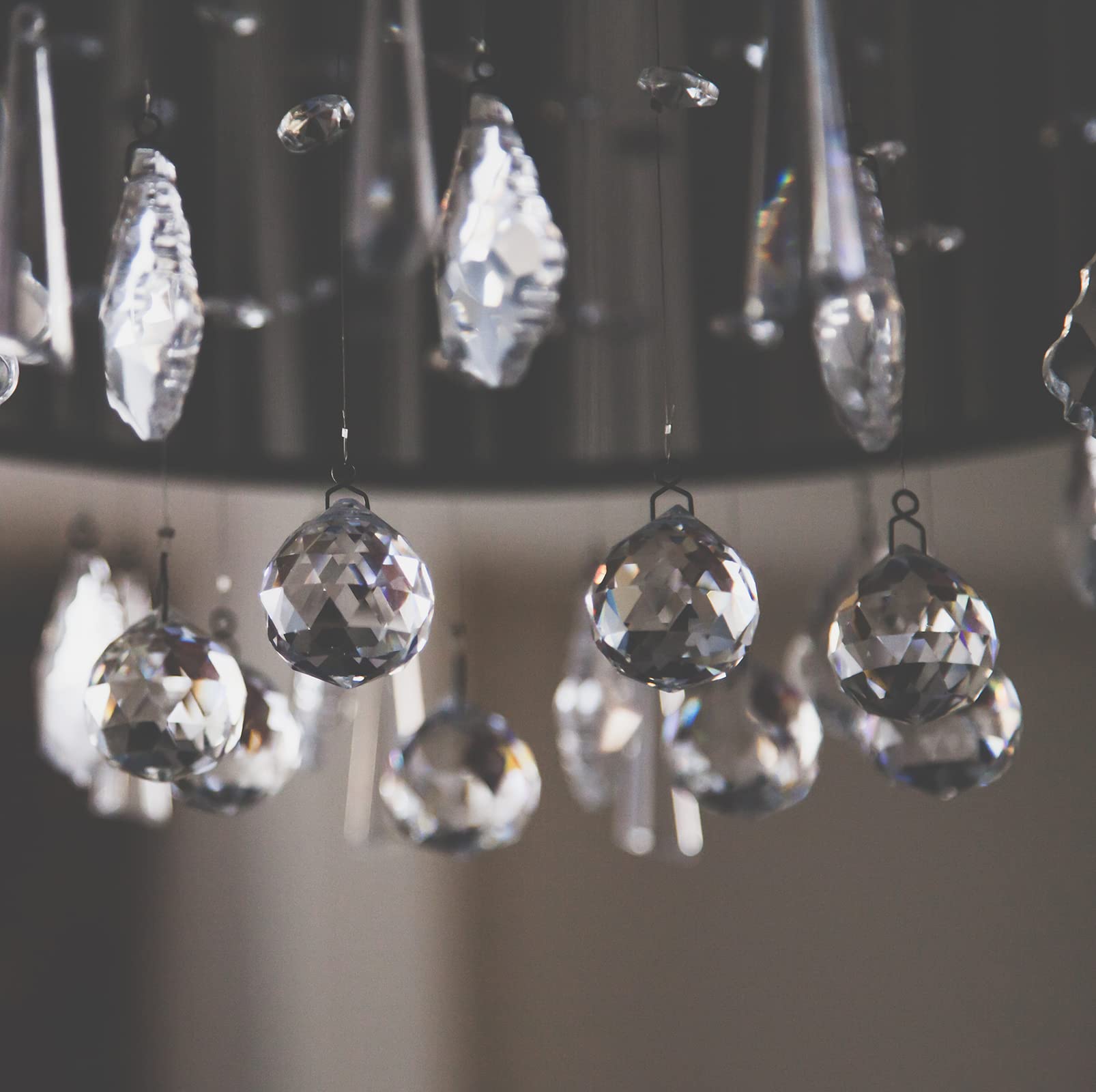 Yesland clear crystal ball decoration reflecting light for vivid color