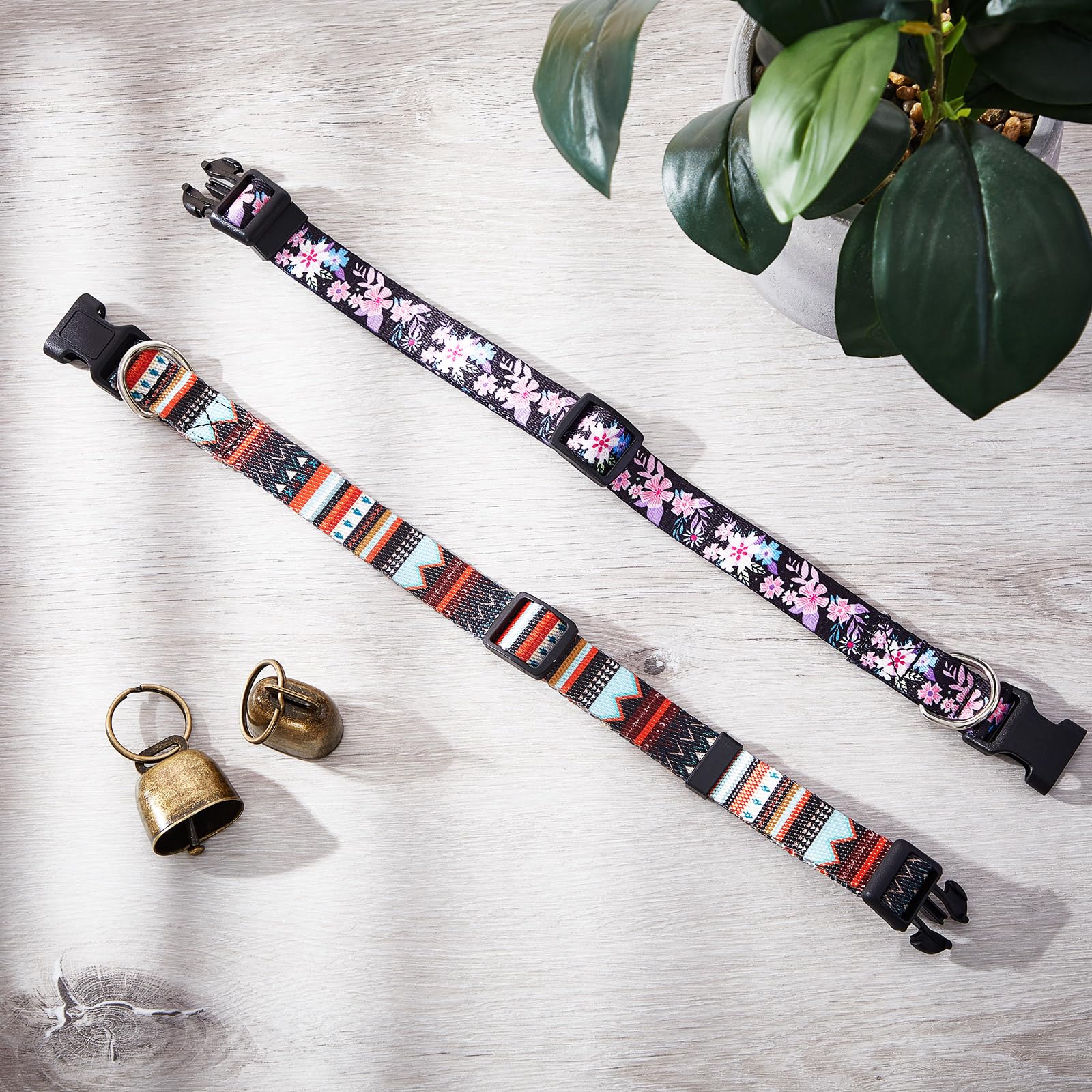 Yeyeplum two collars with bells and rings included.