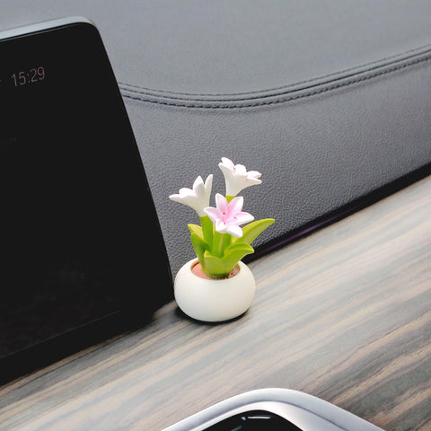 YGMONER flowerpot for desk or shelf brightens spaces with a tiny bloom.
