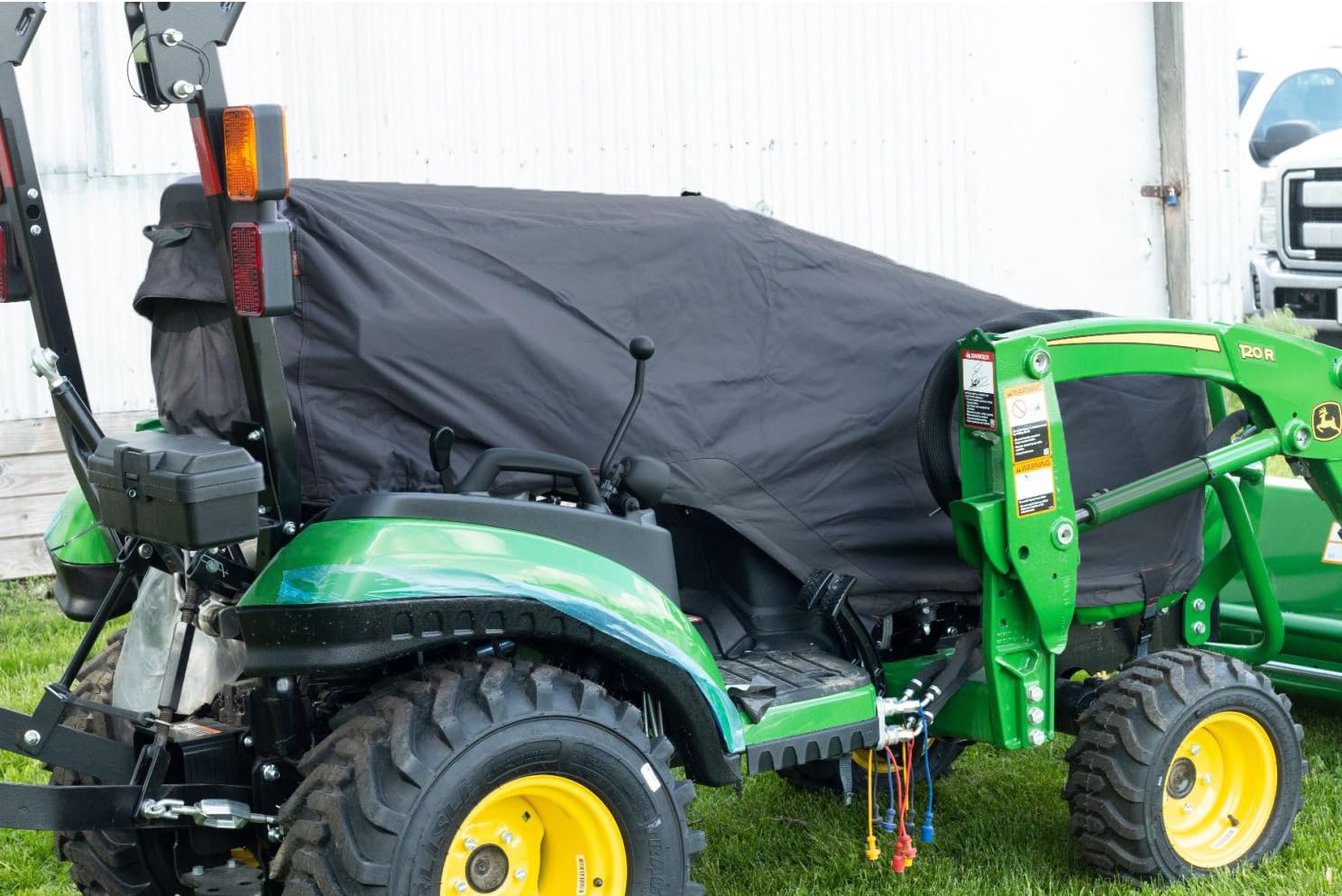 YHINGG elastic hem keeps the cover snug in wind
