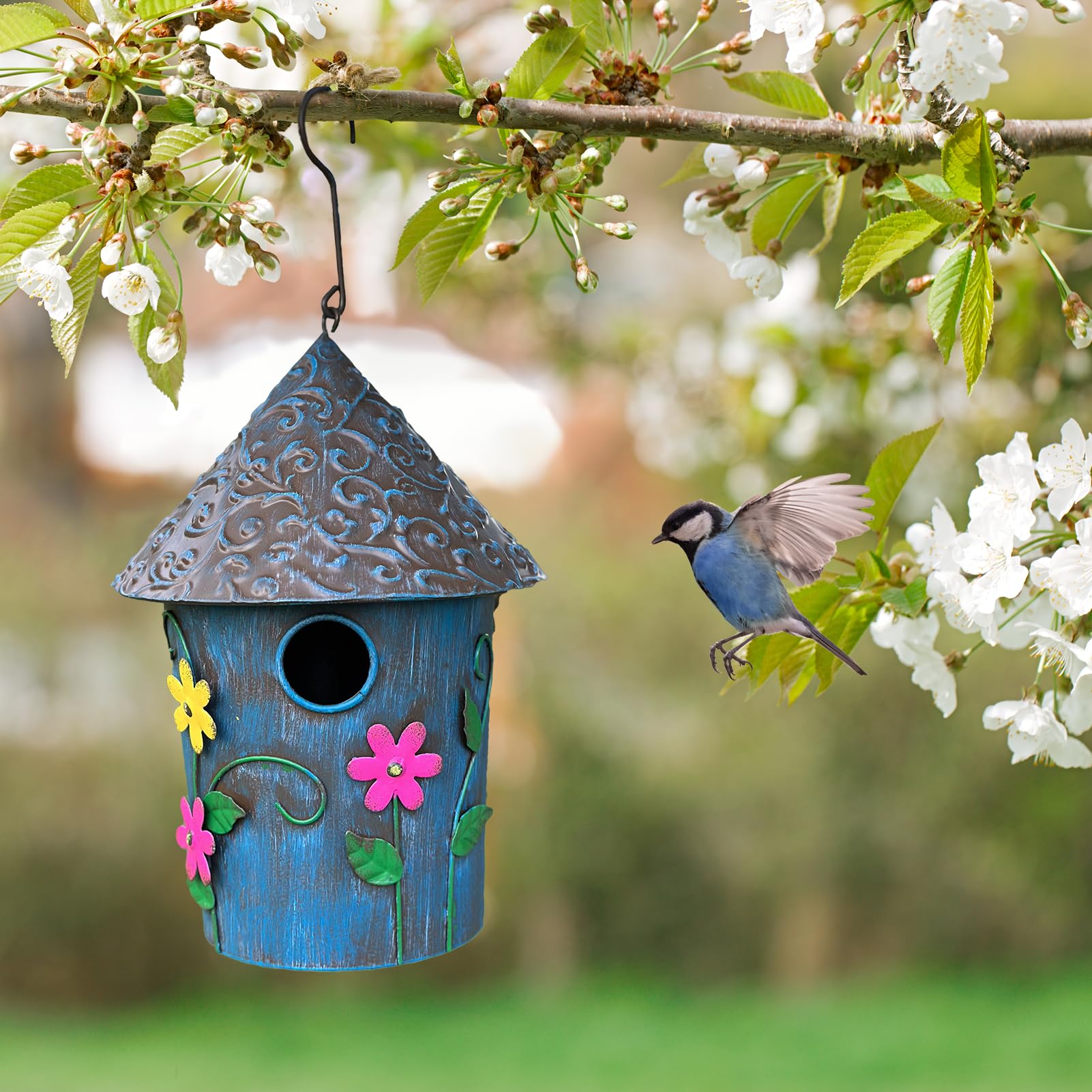 Yhthoha hummingbird and bluebird nesting house for compact garden spaces