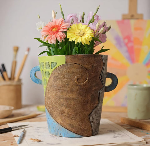 Yhupl Picasso planter suits compact shelves and balconies as artful decor.