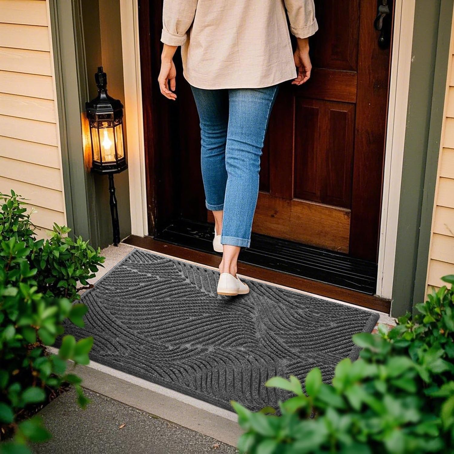 Yimobra non-slip rubber backing provides strong grip for safe entries