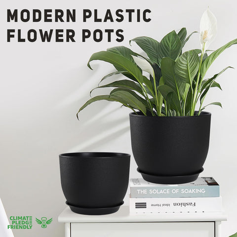YNNICO plant pot featuring a built‑in removable tray for drip collection.