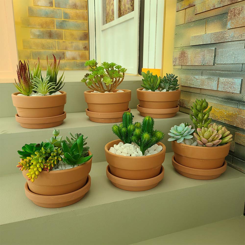 Yishang indoor/outdoor pot shown with thriving greenery