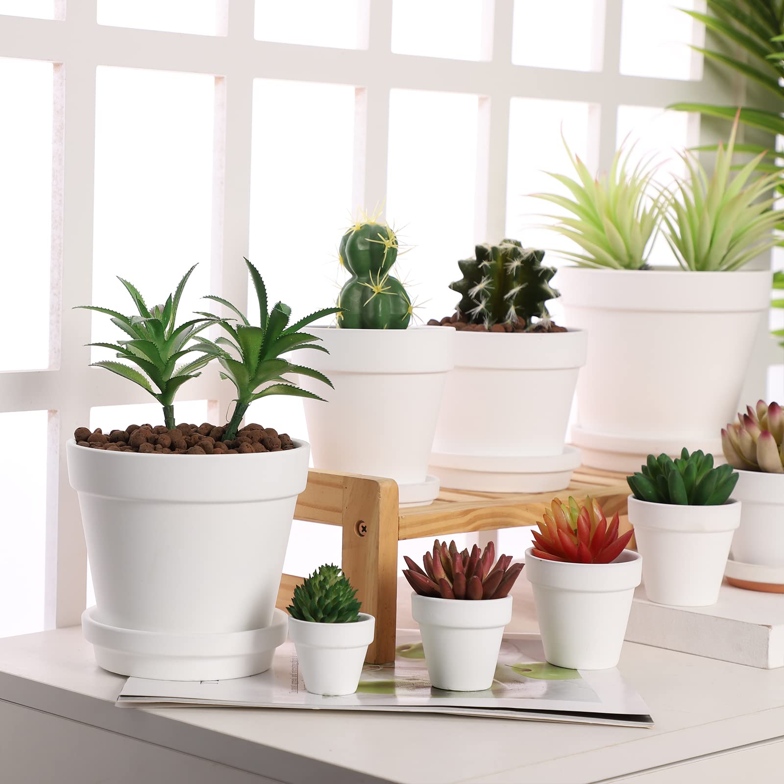 Yishang mini plant display pot ideal for window sills and shelves.