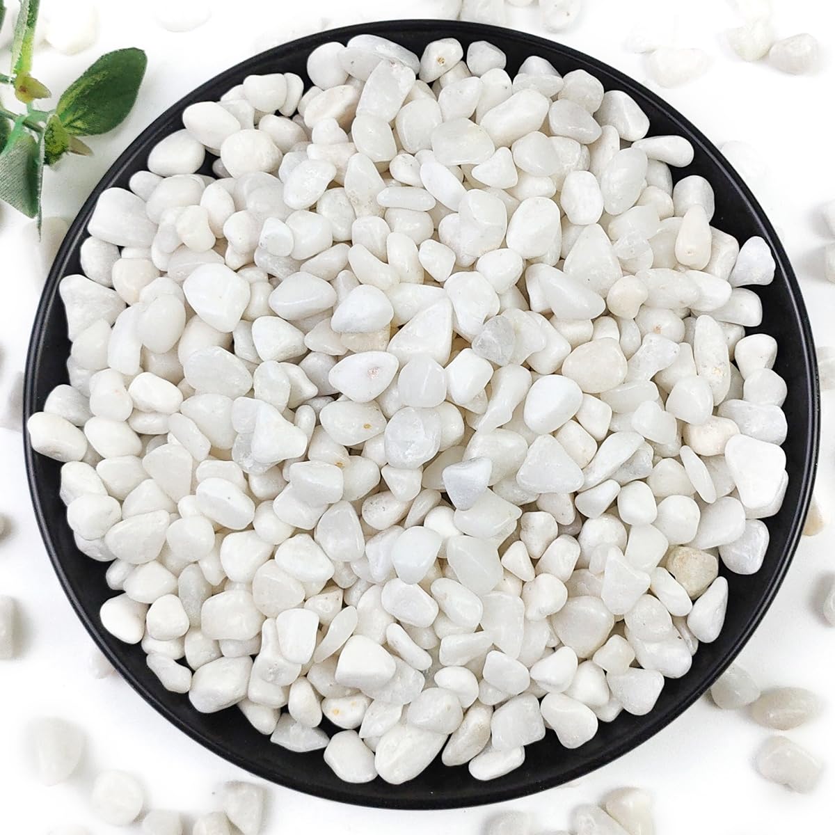 YISZM 2LB gravel bag closeup showing 3/8-inch white stones for succulent drainage