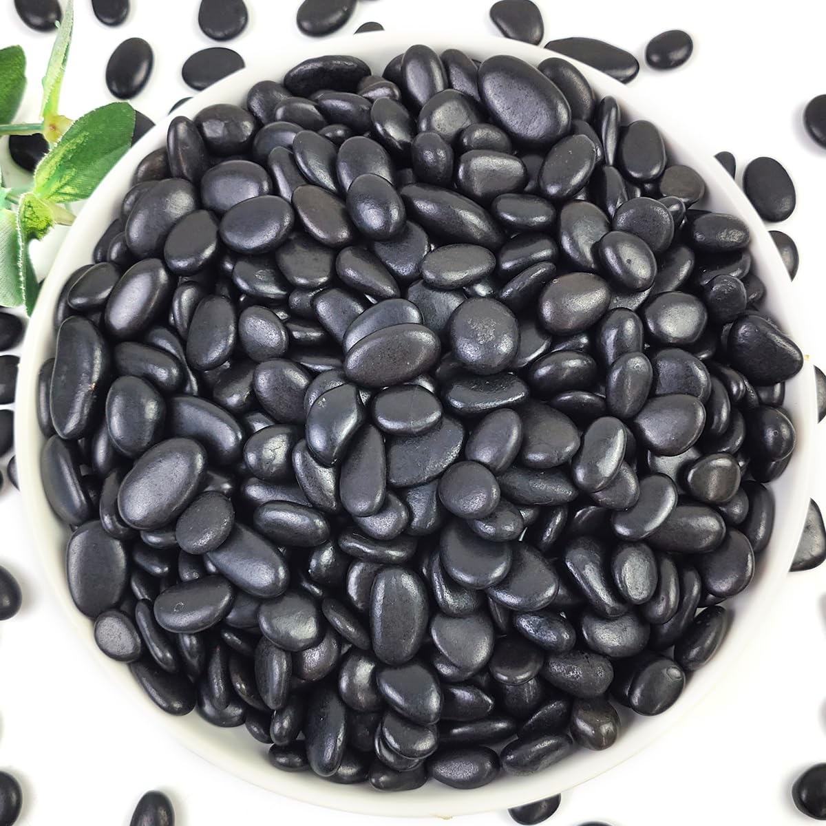 YISZM succulent cactus black pebbles 3/8-inch for drainage and decorative display.