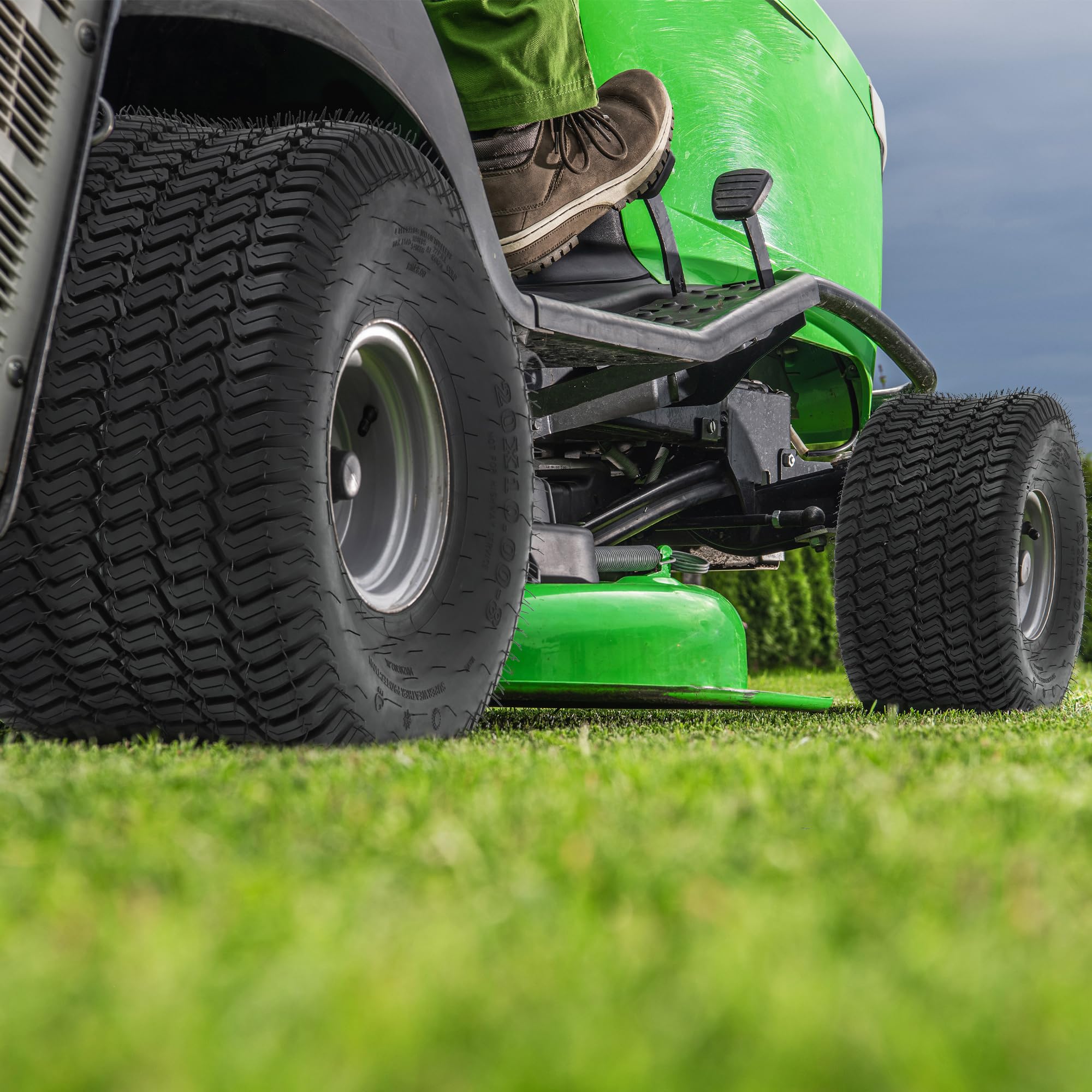 YITAMOTOR label showing 1190 lbs max load for heavy-duty yard tasks.