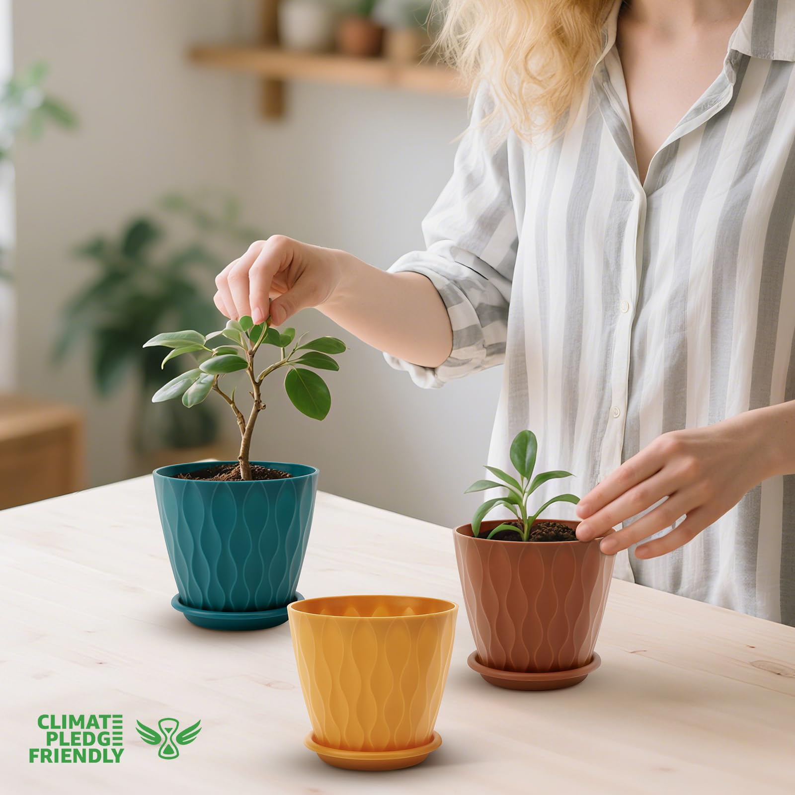 YNNICO 4-inch plant pot design offers modern appeal in home offices