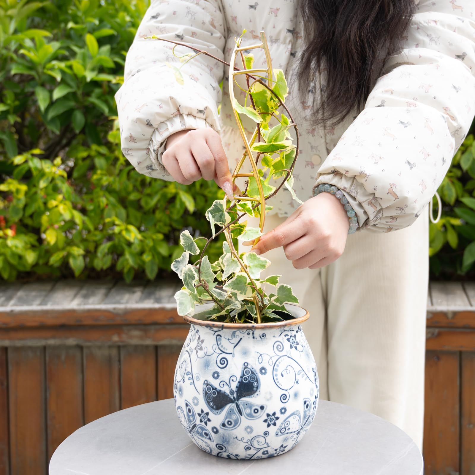 Yohsnor DNA Plant Trellis in a geometric silhouette enhances decor.