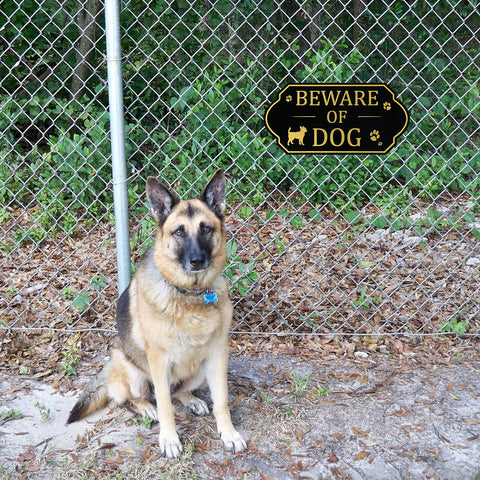 Yookeer rustic-style warning sign adds decorative charm to your yard