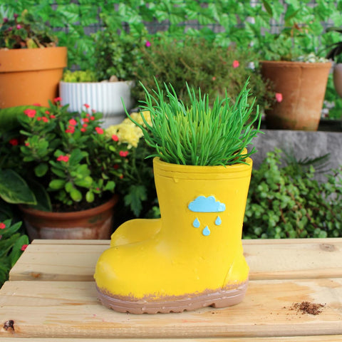YOYLMAL cute boots planter, top view, compact size fits desks and shelves