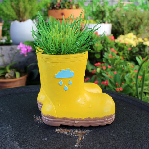 YOYLMAL weather-resistant boots planter, suitable for patio displays
