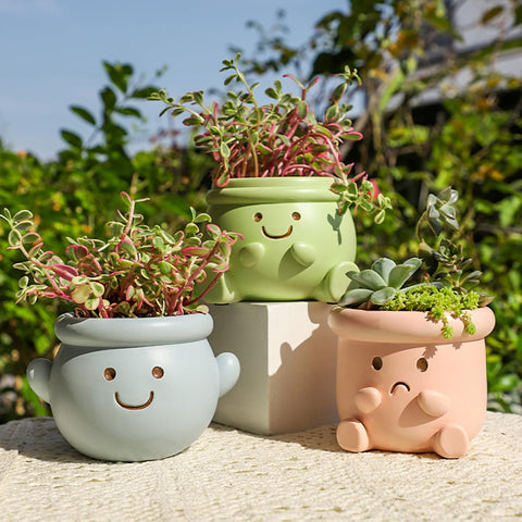 YOYLMAL resin planter shows drainage hole for healthy plant care