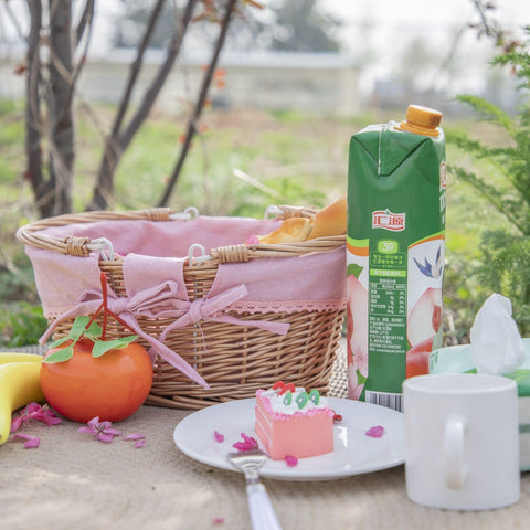 YRLSOTGE willow basket with double handles for easy carrying.