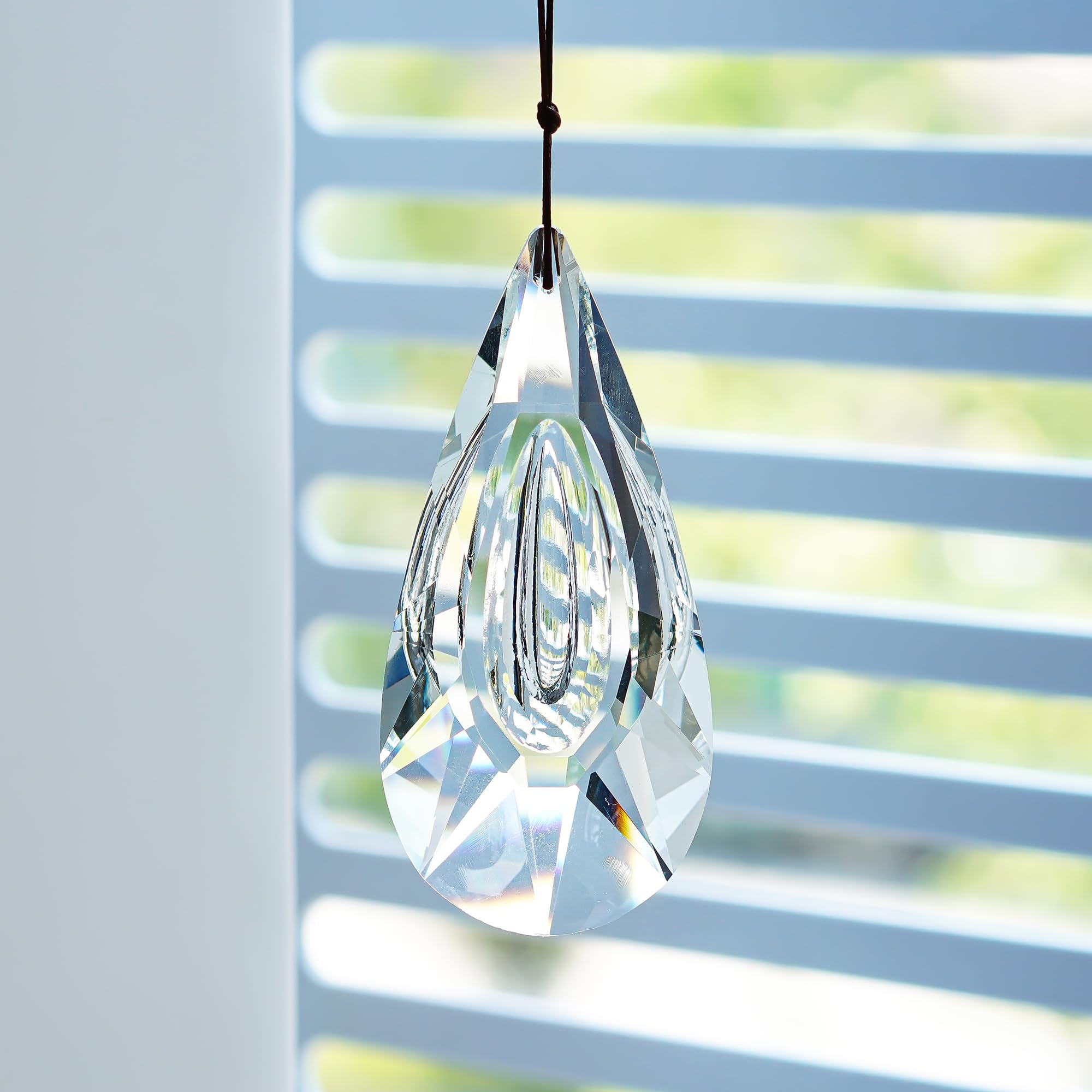 YU FENG included hanging accessories bundle for easy setup and versatile placement.