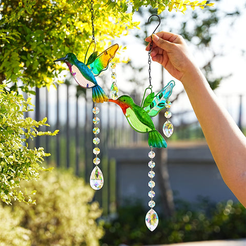 YU FENG stained-glass hummingbird decor adds sparkle to gardens and patios