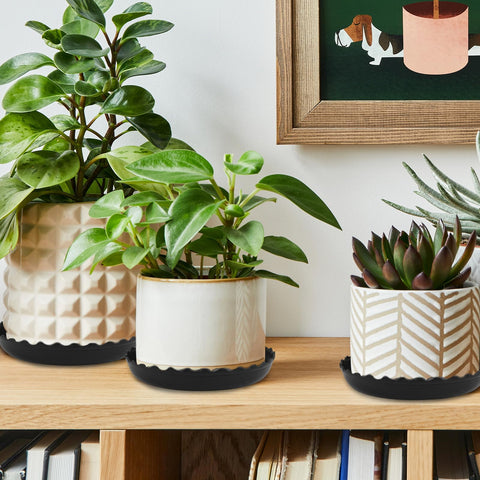 YUANAIYI Wave-edge detail adds style and rigidity to the saucer.