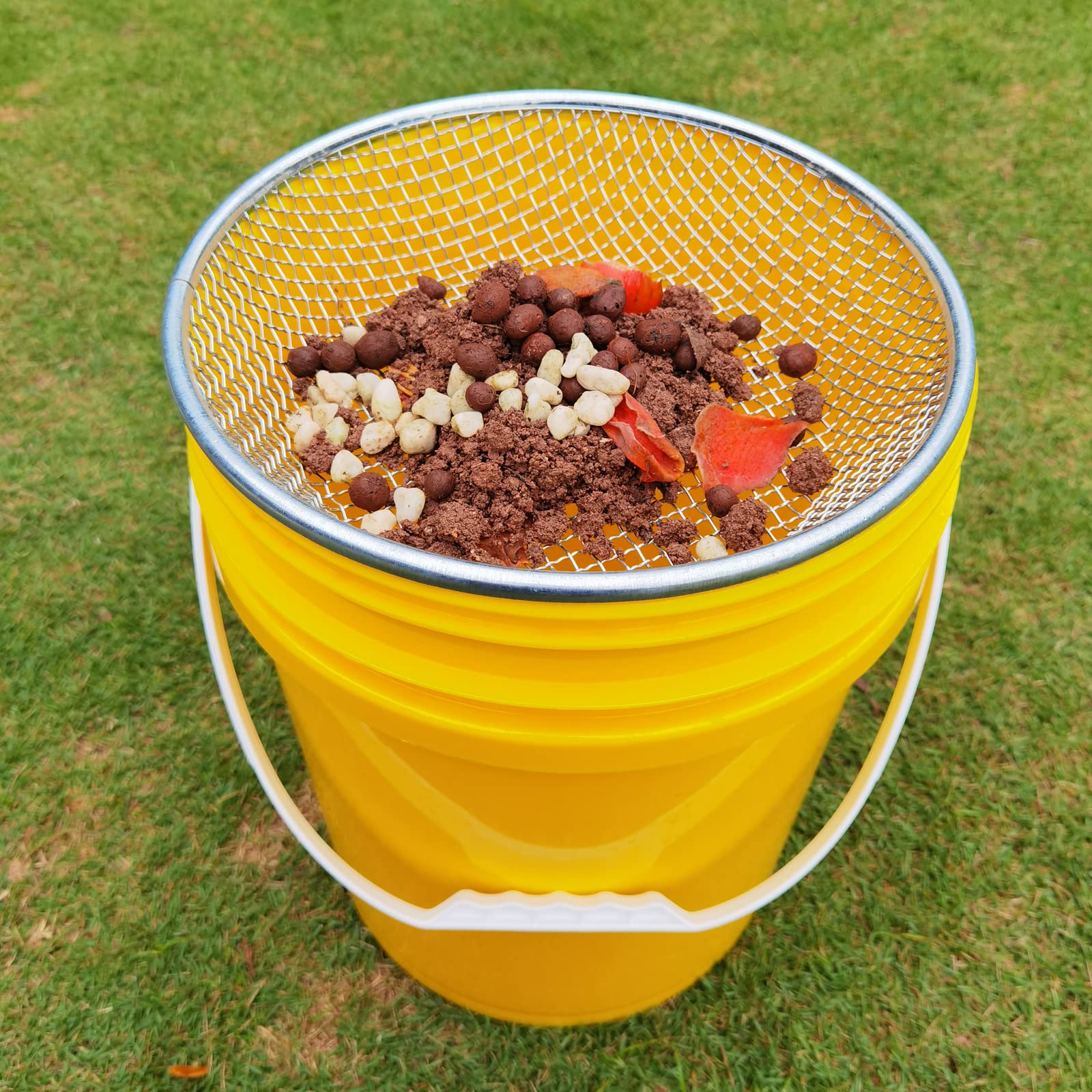 YUEBM galvanized mesh sifter delivers durable garden screening.