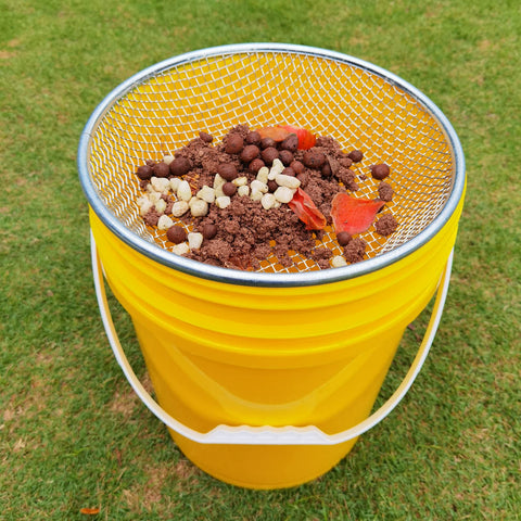 YUEBM galvanized mesh sifter delivers durable garden screening.