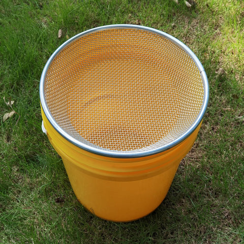YUEBM Sifter frame close-up emphasizes secure, scratch-resistant design.