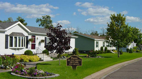 Yuntarda outdoor-use sign preserves lawn aesthetics while guiding visitors.