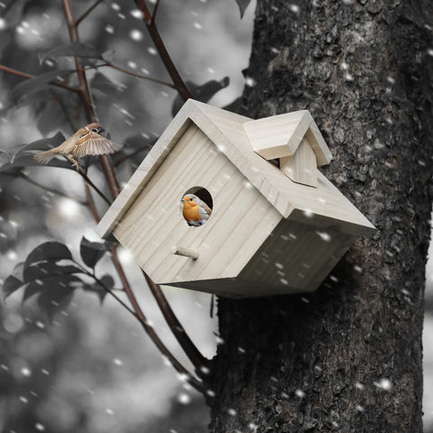 YYYUAN cedar birdhouse attracts bluebirds, finches, sparrows.