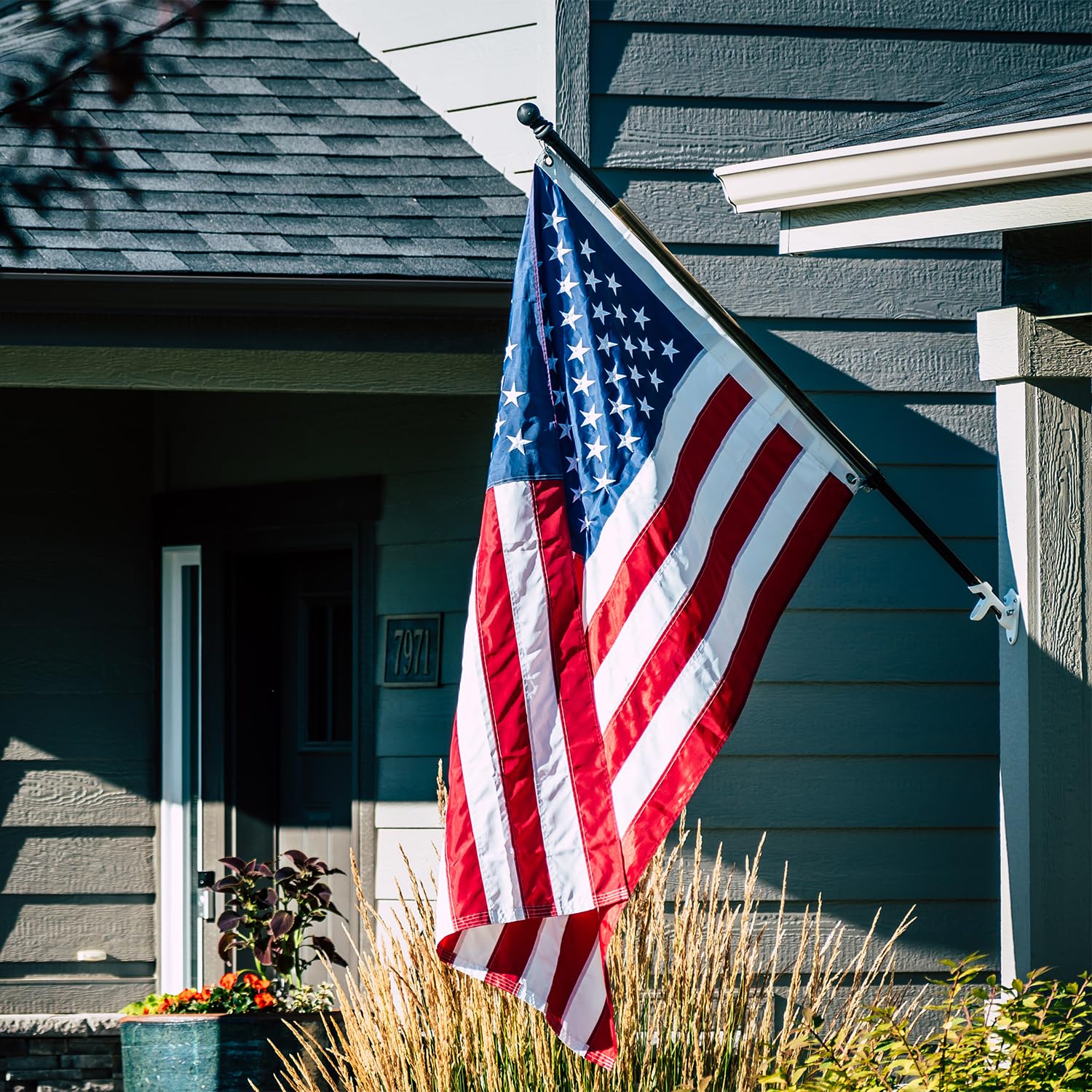 ZEKVY double-stitched edges US flag ensures long-lasting durability.