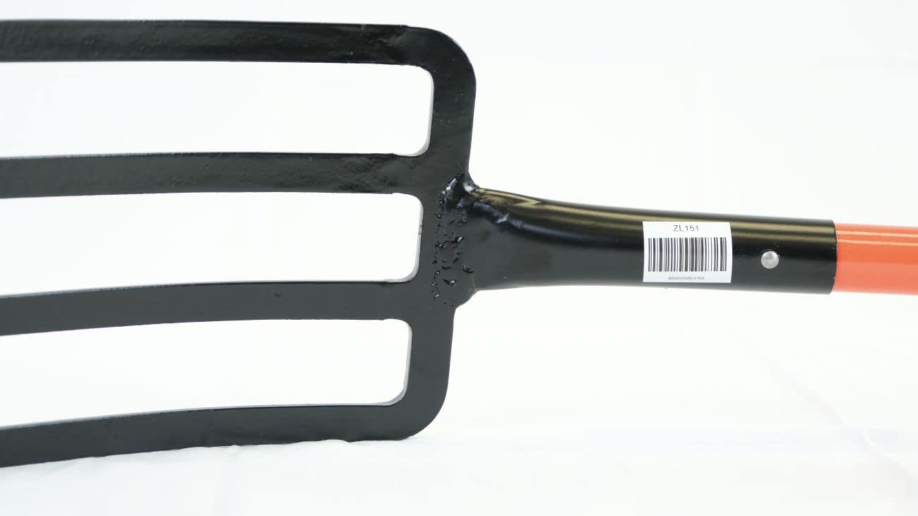 Zeluga 10-151 steel head and D-grip deliver sturdy control for turning soil.