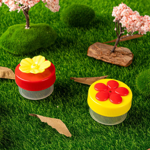 ZHBDMGK outdoor hand-held feeder makes a thoughtful gift for bird lovers