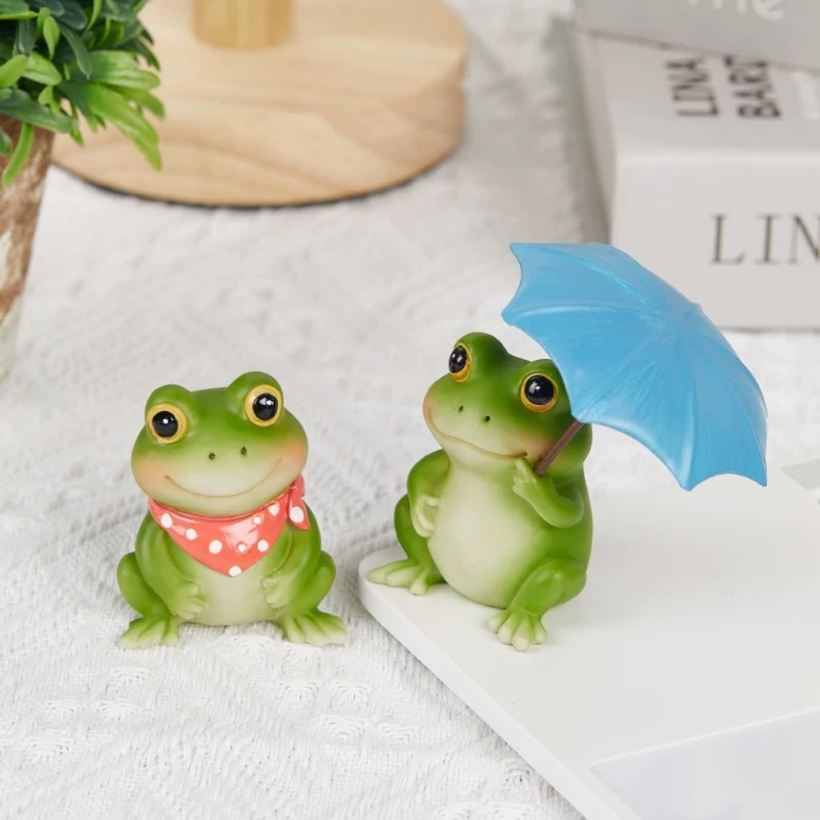 Zhe Jiu Frog Figurine Pair creates a friendly garden duo.