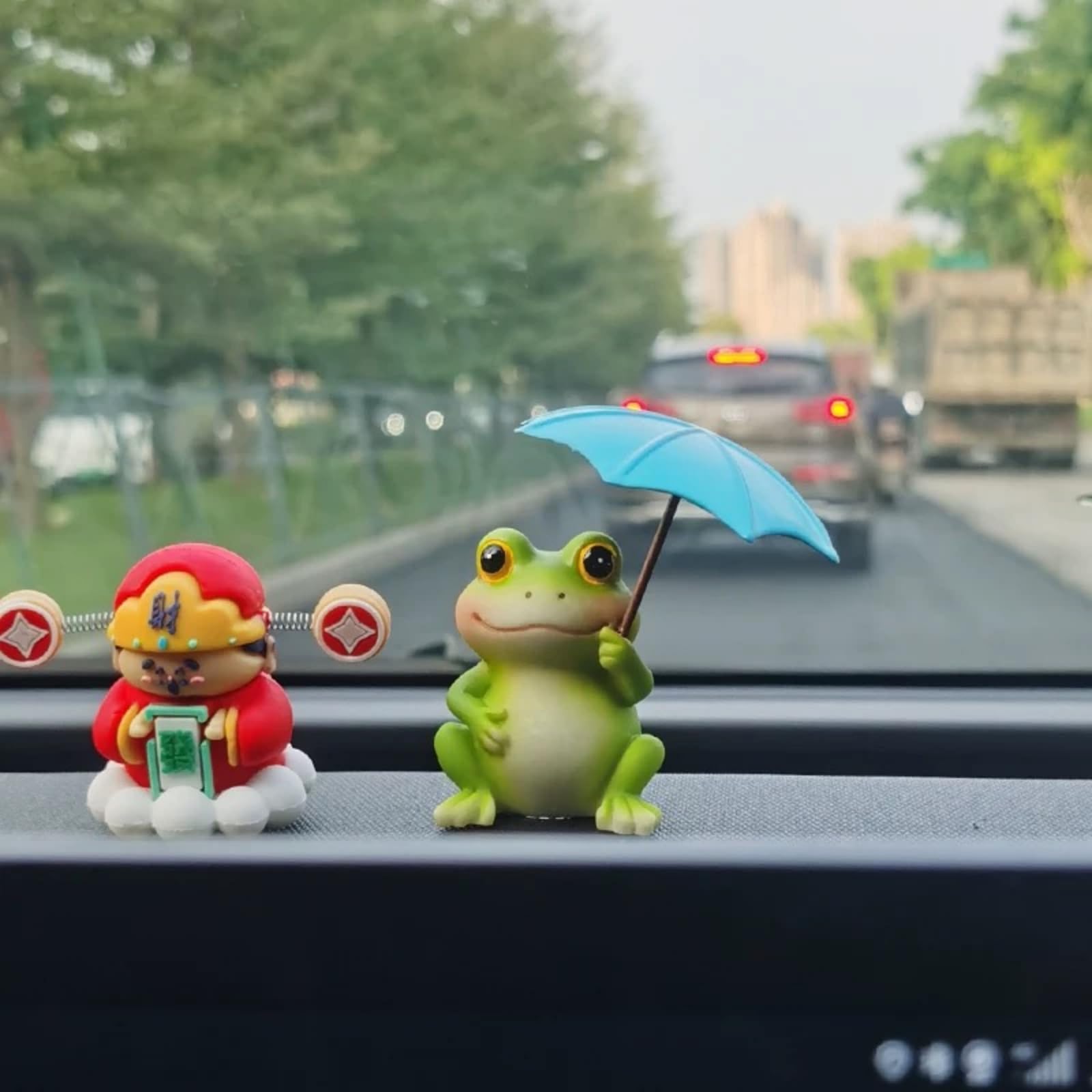 Zhe Jiu Indoor Decor adds whimsy to desks and shelves.