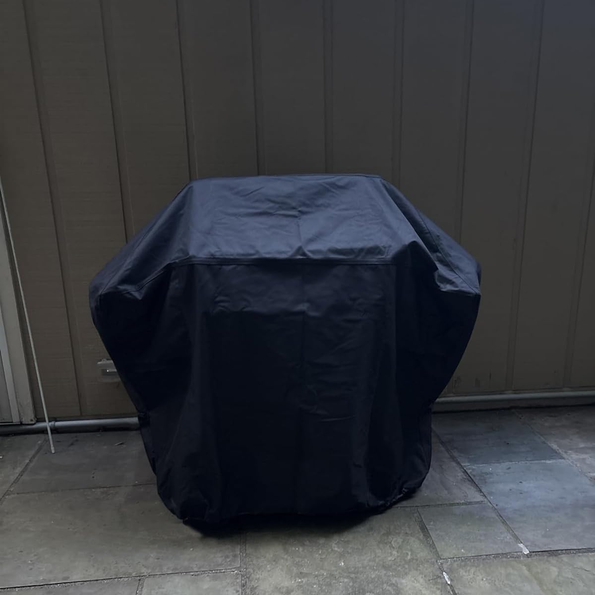 ZJYWSCH guards Weber Spirit grills from sun, rain, and debris.