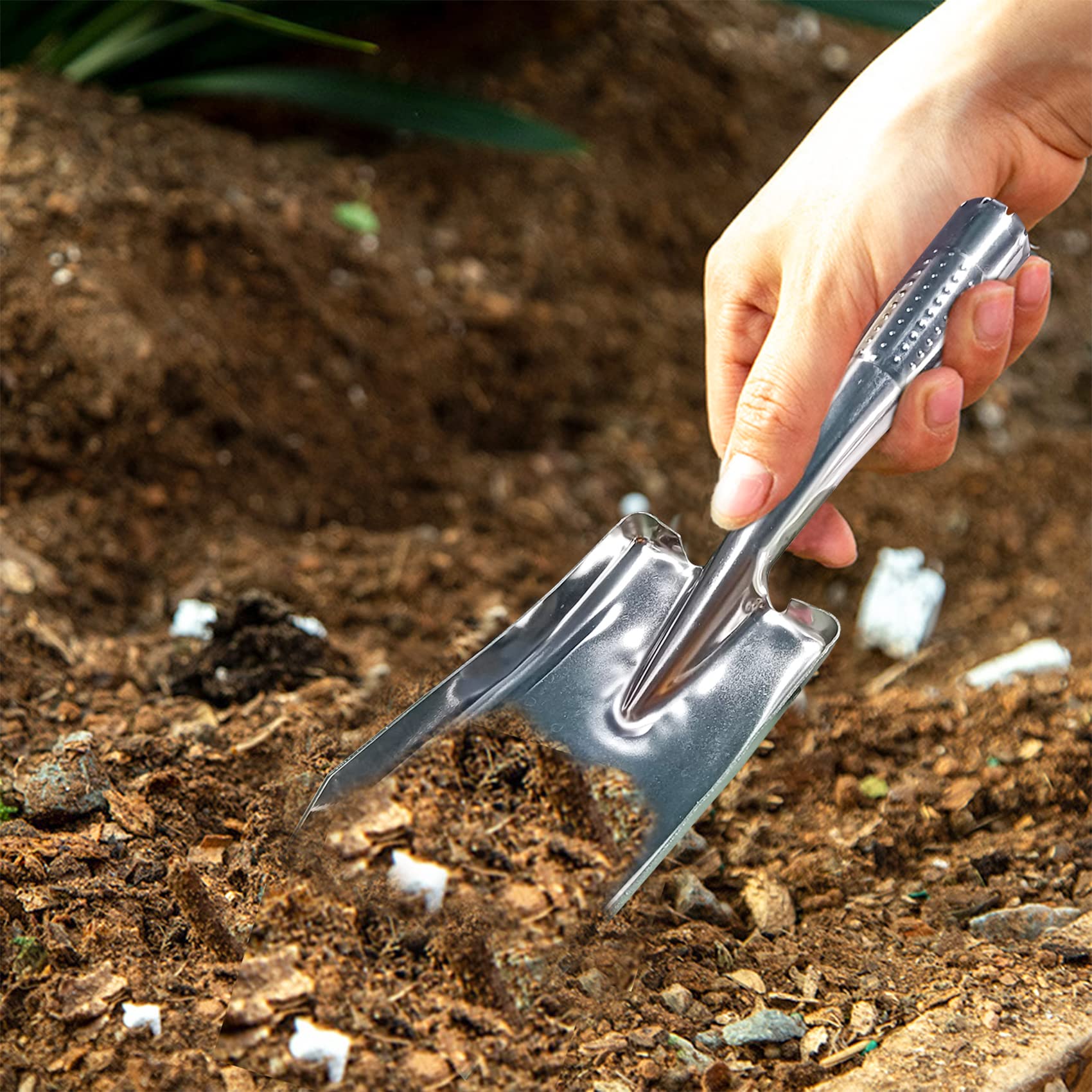 ZLZLCFZE garden shovel trowel ideal for transplanting small plants.