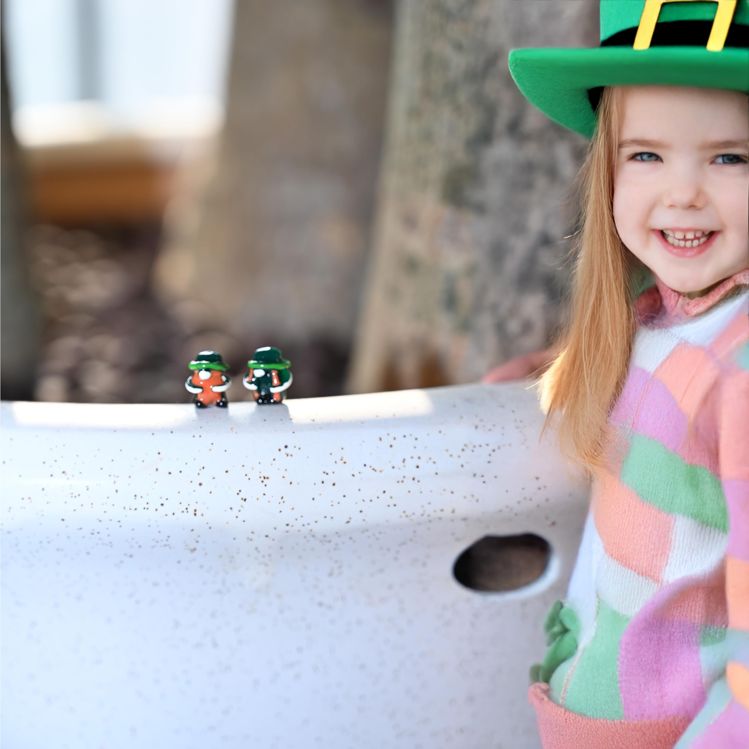 ZNTU micro-landscape friendly leprechaun figure adds whimsy to tiny scenes