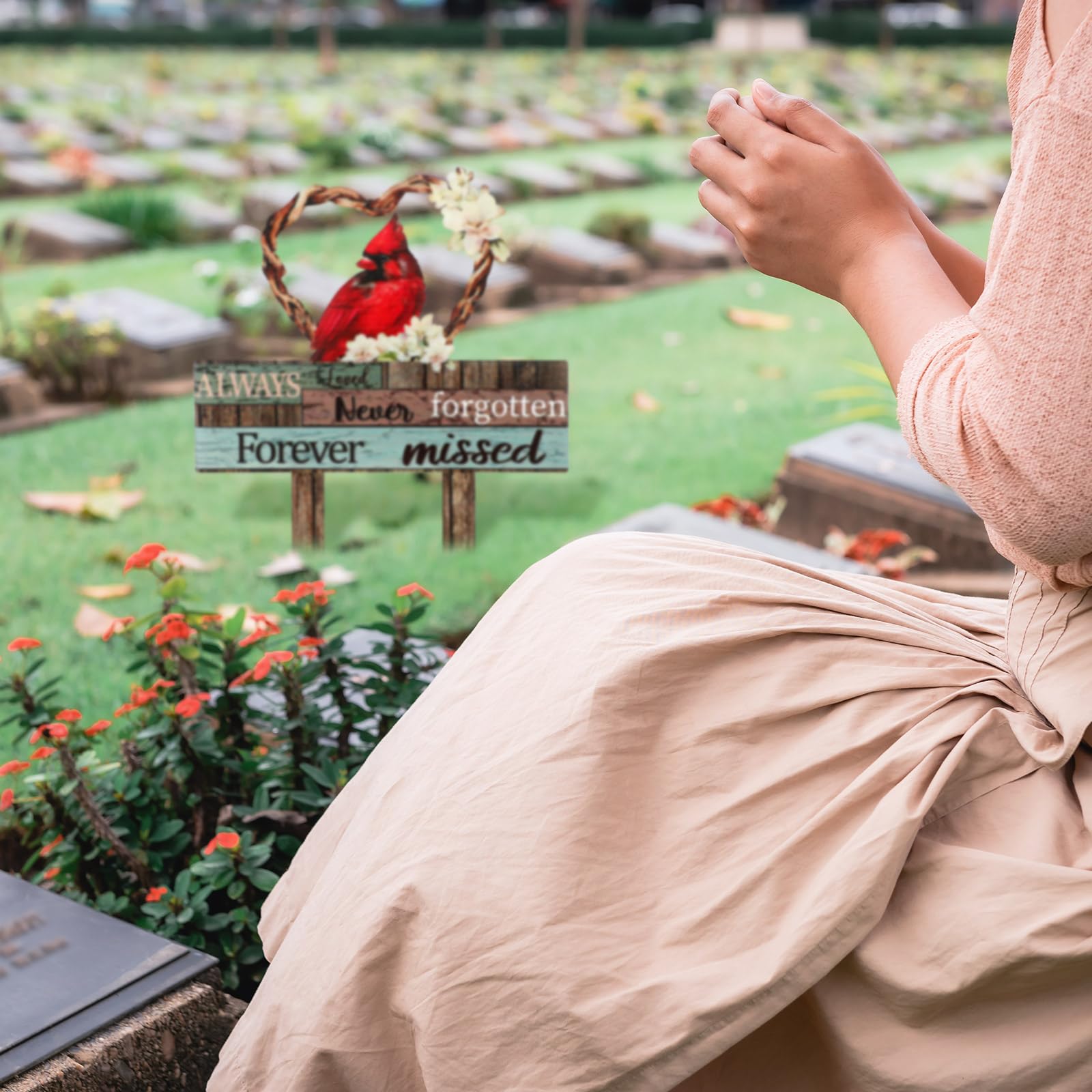 Zonon Cardinal Grave Decoration green stake blends with garden settings while preserving memory.