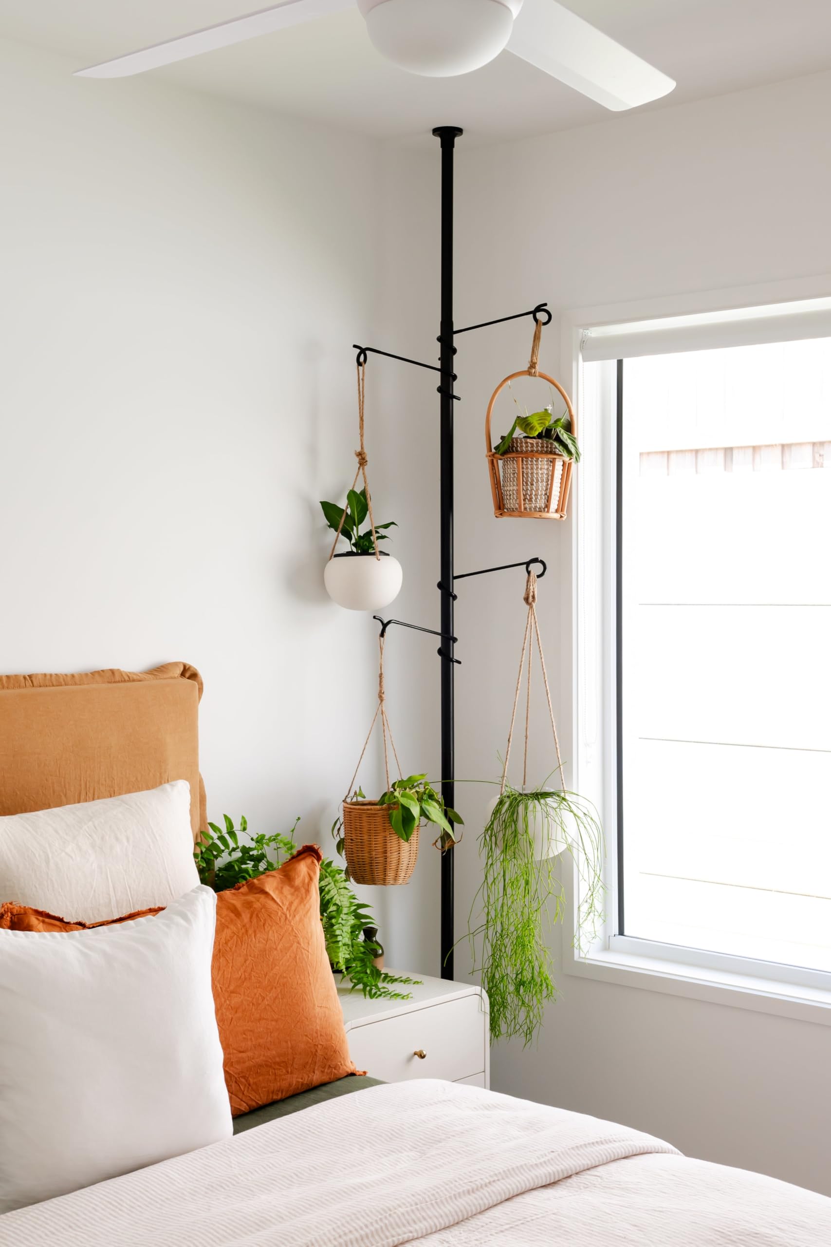 Zononoca tension rod plant stand with six hooks enabling flexible plant placement
