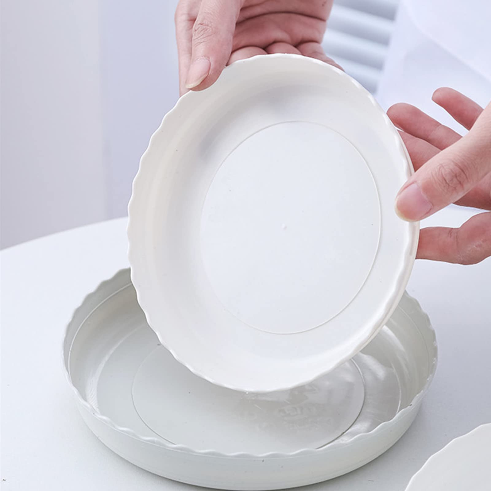 ZOOFOX plant saucer enables easy transport of pots with drip tray.