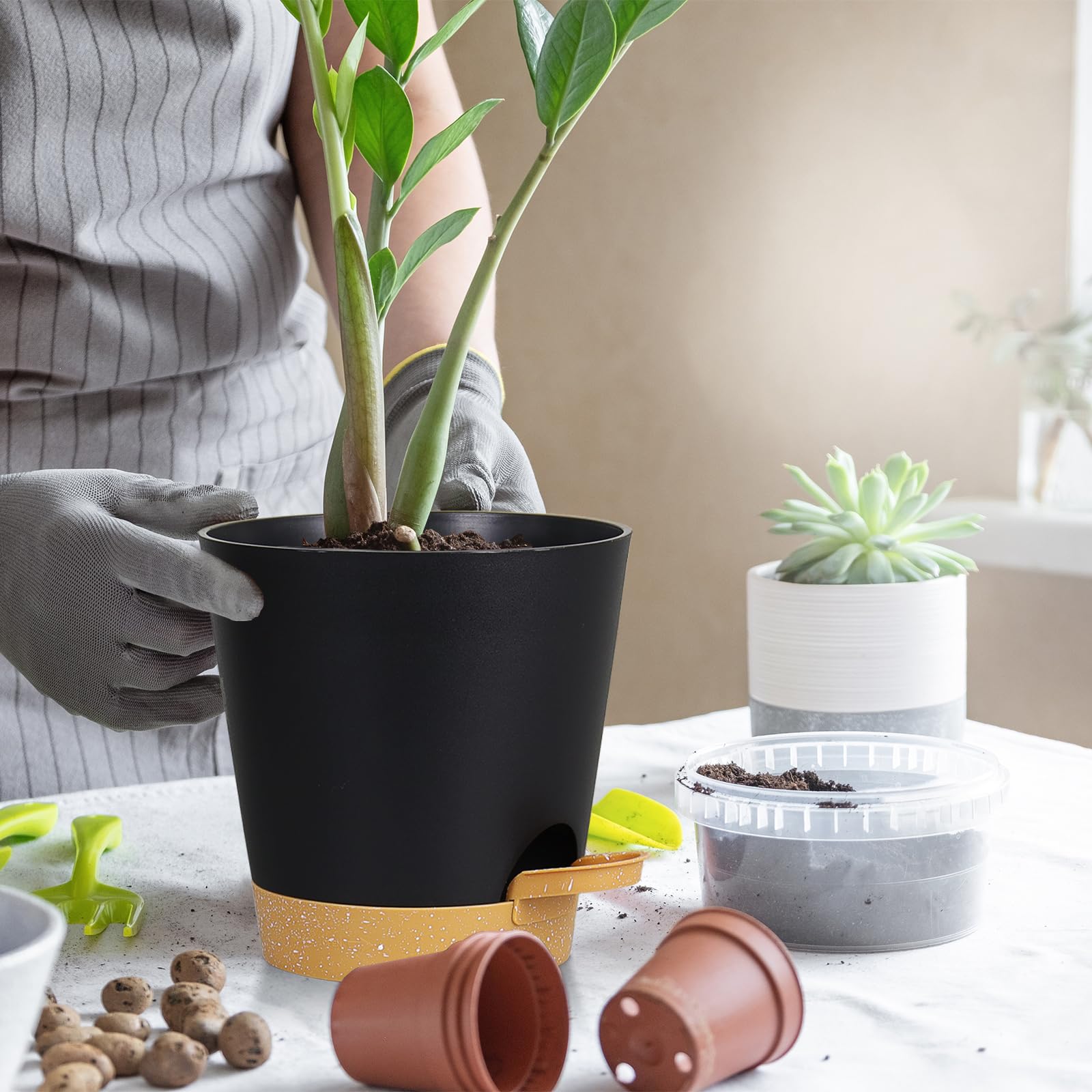 Lightweight yet durable Zople 5in self-watering pot for easy arrangement
