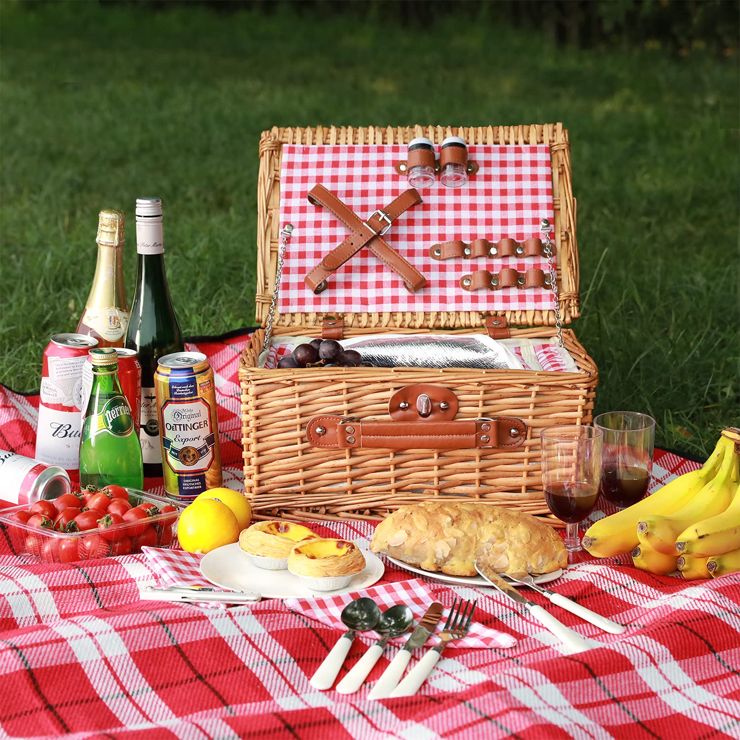 ZORMY basket includes plates and wine glasses for outdoor dining
