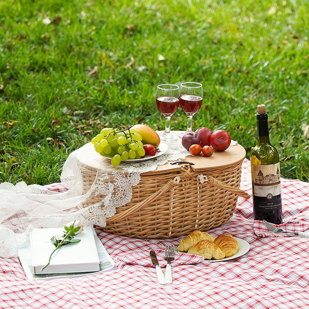 ZORMY country-chic picnic basket with removable liner for easy cleaning.