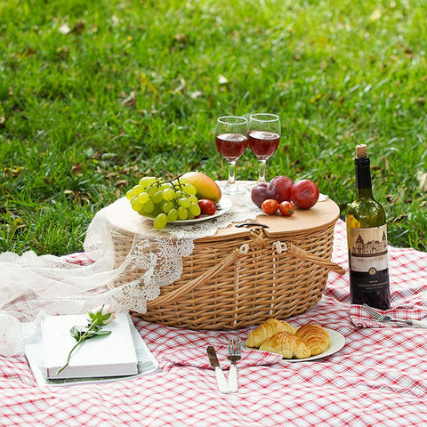ZORMY country-chic picnic basket with removable liner for easy cleaning.