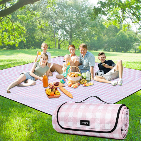 ZUBOND picnic blanket plaid top offers a soft, inviting surface for family picnics.