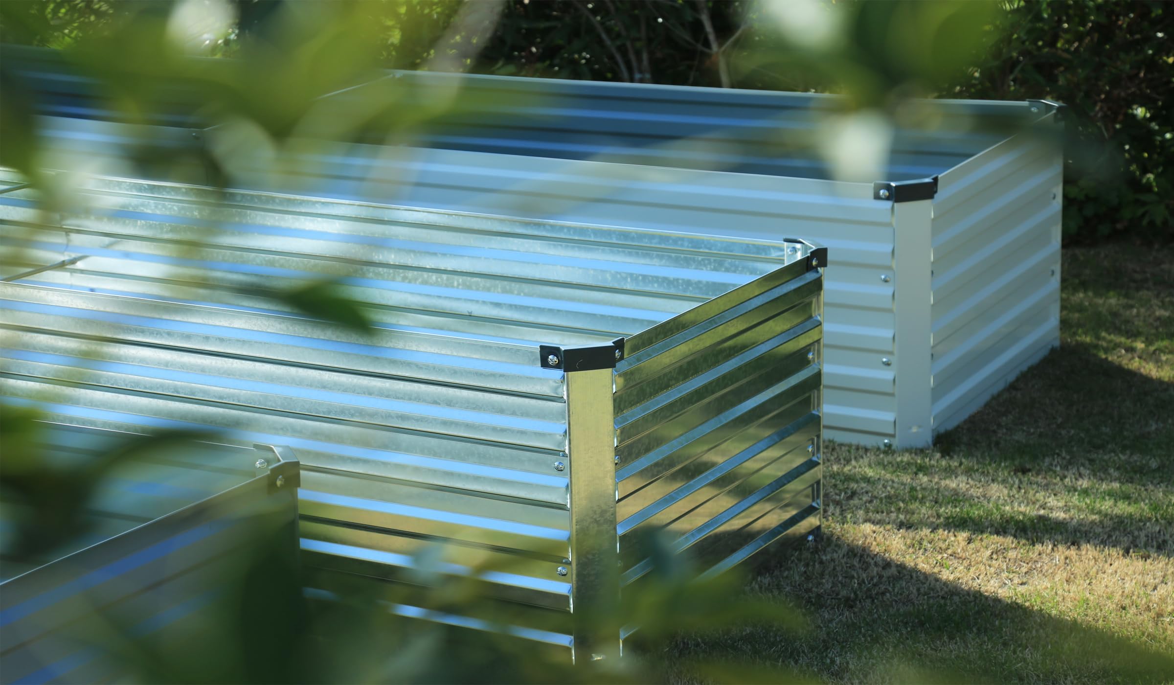 ZUNUDA raised bed in garden demonstrates accessible planting.