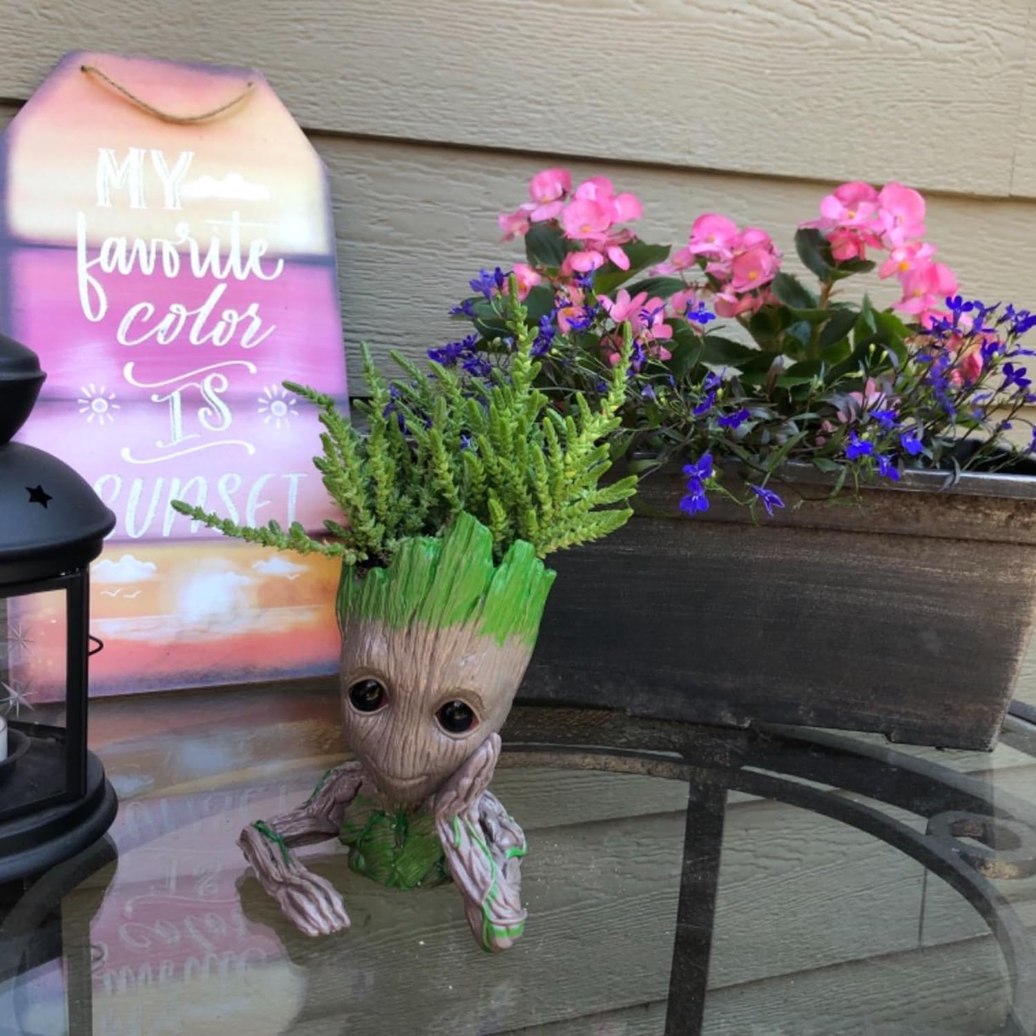 ZUSONUD Groot tree-man planter as a unique desk organizer.