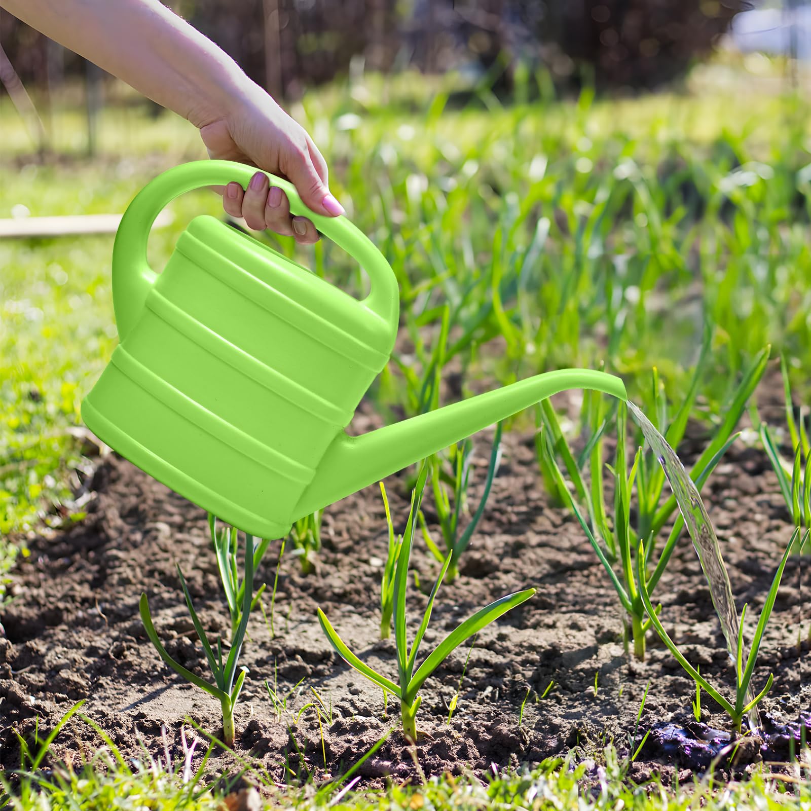 ZXJ watering can demonstrates precise pour for careful soil watering